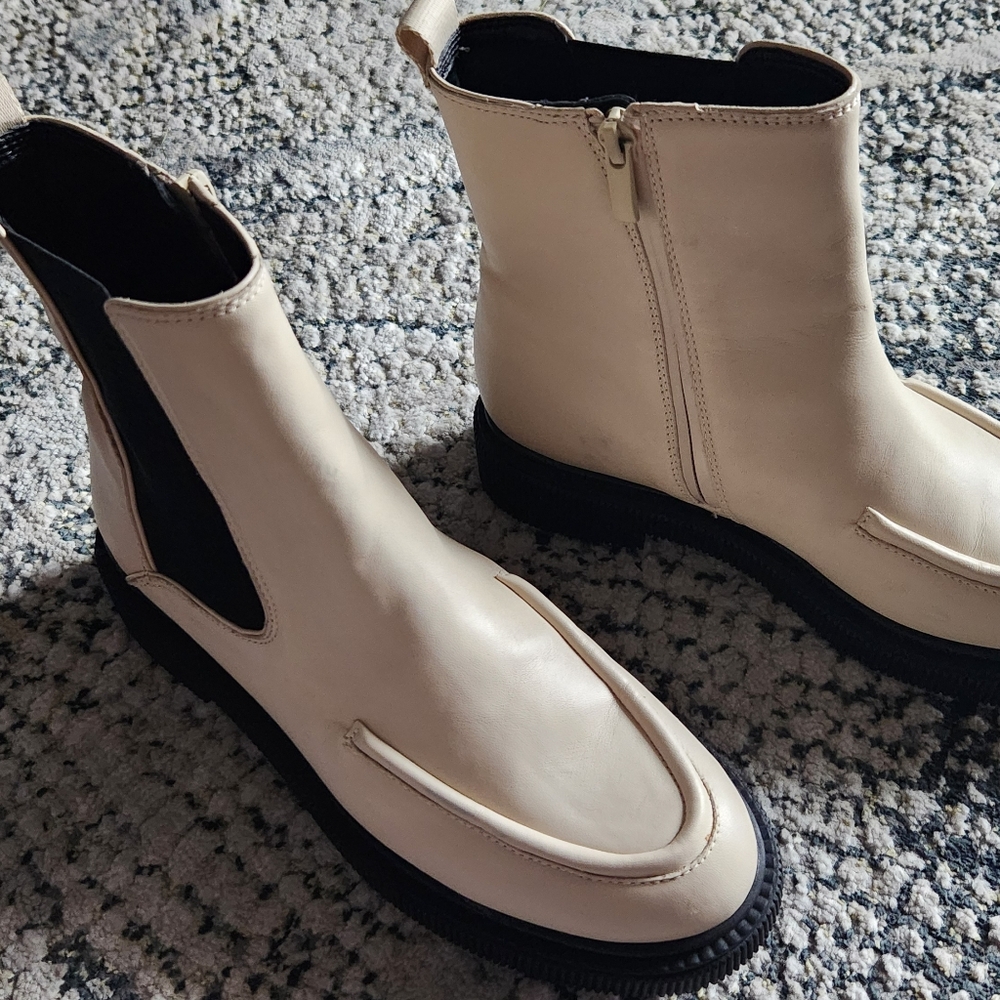 Franco Sarto Jimmie Bottie Ankle Size 8 Cream color GENUINE LEATHER